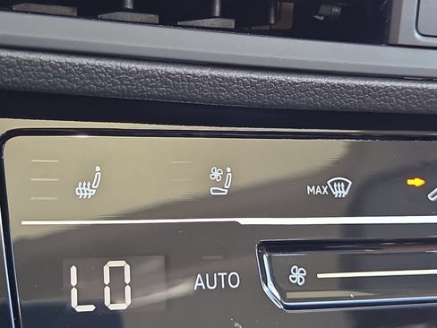 Certified 2025 Volkswagen Jetta SEL FWD image 27