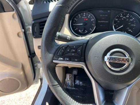Used 2018 Nissan Rogue SV w/ Sun & Sound Touring Package FWD image 21