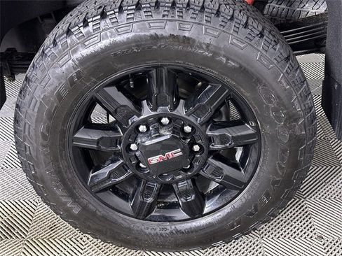 Used 2025 GMC Sierra 2500 AT4 image 34