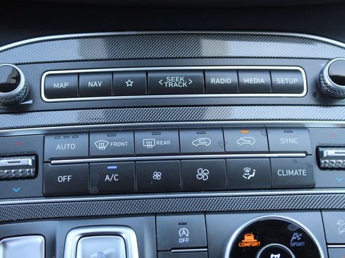 Used 2023 Hyundai Santa Fe Limited AWD/4WD image 26