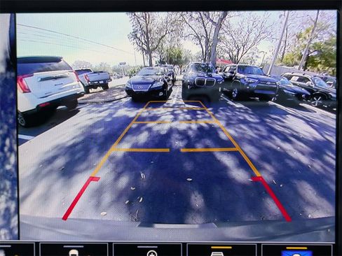 Used 2023 GMC Acadia SLT w/ Elevation Edition image 31