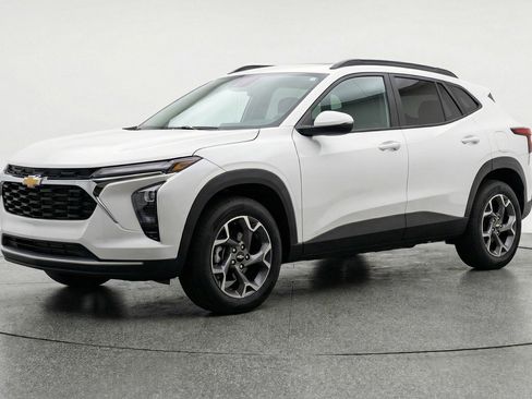 Used 2025 Chevrolet Trax LT image 3