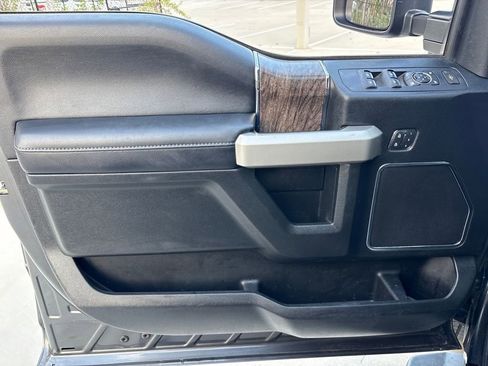 Used 2019 Ford F350 Lariat image 17