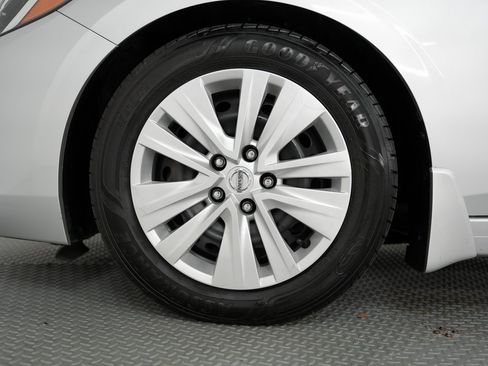 Used 2020 Nissan Sentra S image 50