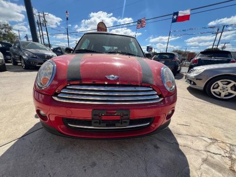 Used 2011 MINI Cooper Hardtop image 2