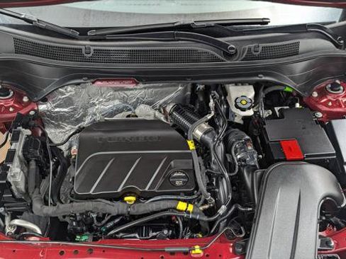 Used 2025 Chevrolet Trax LT image 32