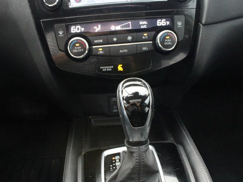 Used 2017 Nissan Rogue SL w/ SL Premium Package AWD/4WD image 38