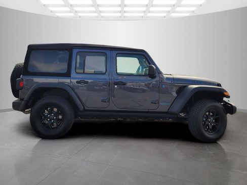 Used 2024 Jeep Wrangler Unlimited AWD/4WD image 4