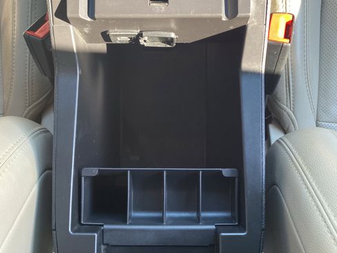 Used 2018 Ford Explorer Limited image 19