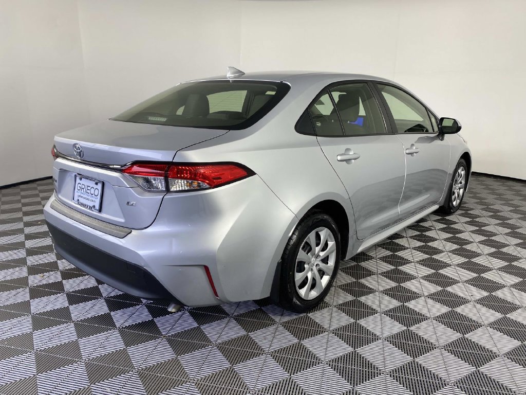 Used 2023 Toyota Corolla LE w/ Carpet Mat Package (TMS) FWD image 9