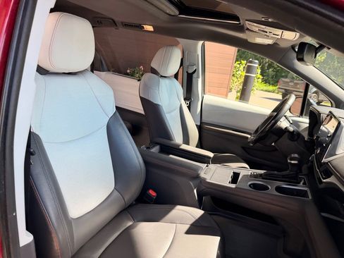 Used 2022 Toyota Sienna XSE w/ XSE Plus Package AWD/4WD image 18