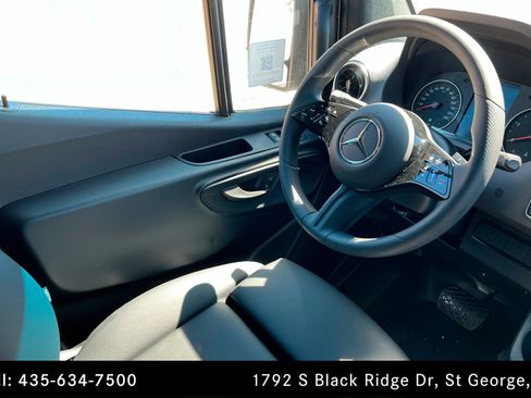 Used 2025 Mercedes-Benz Sprinter 2500 image 11