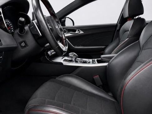 Used 2023 Kia Stinger GT2 AWD/4WD image 13