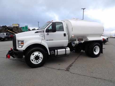 Used 2023 Ford F750 2WD Regular Cab Super Duty image 3