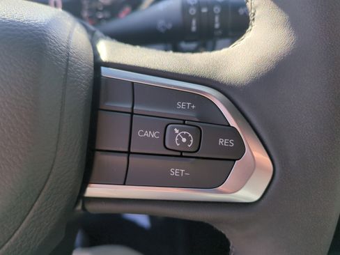 Used 2024 Jeep Compass Latitude image 13