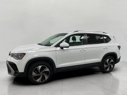 Used 2025 Volkswagen Taos SE AWD/4WD image 8