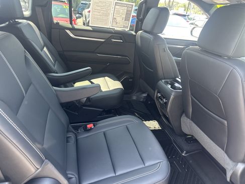 Used 2026 GMC Acadia Elevation w/ Elevation Premium Package FWD image 14
