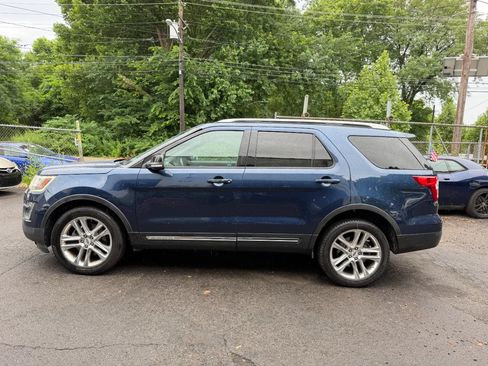 Used 2016 Ford Explorer XLT w/ Equipment Group 202A AWD/4WD image 7