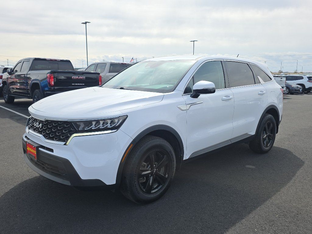 Used 2022 Kia Sorento LX AWD/4WD image 3