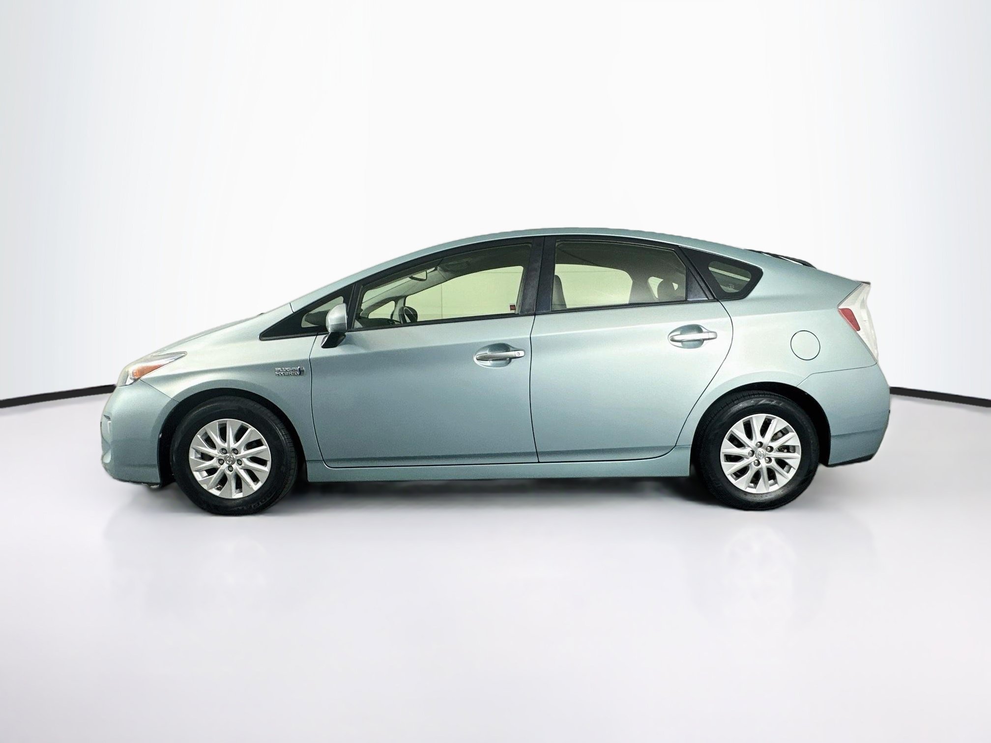 Used 2014 Toyota Prius Prime Advanced FWD image 4
