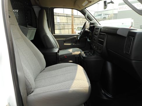 Used 2016 Chevrolet Express 2500 w/ Cold Climate Package RWD image 31