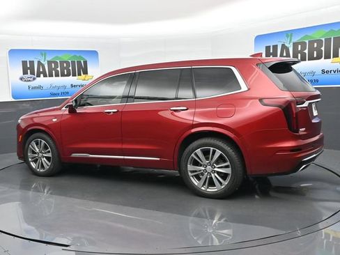 Used 2022 Cadillac XT6 Premium Luxury w/ Technology Package FWD image 3
