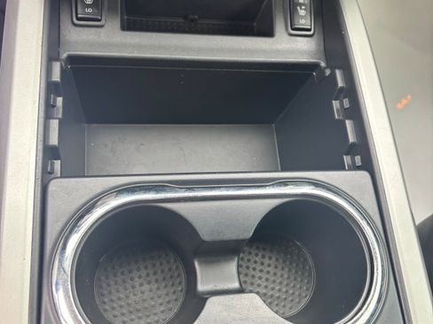 Used 2019 Nissan Titan SL image 18