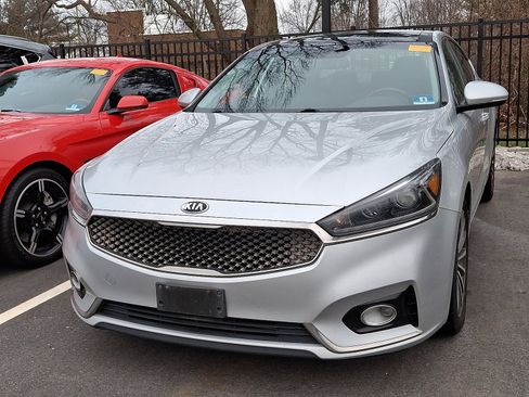 Used 2018 Kia Cadenza Premium w/ Luxury Package image 4