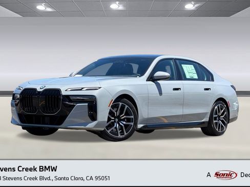 New 2025 BMW 740i image 1