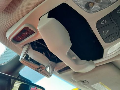 Used 2023 Chrysler Pacifica Limited FWD image 27