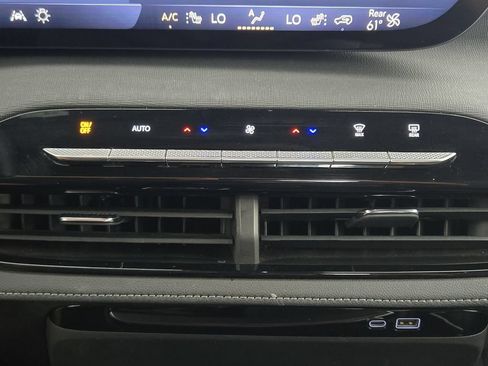 Used 2025 Buick Enclave Sport Touring w/ Power Package FWD image 20