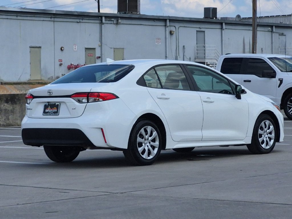 Used 2025 Toyota Corolla LE FWD image 6