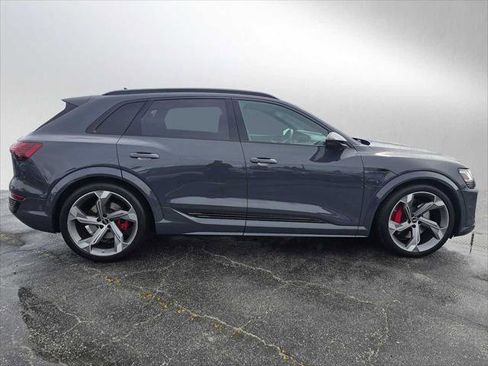 Used 2024 Audi SQ8 e-tron Premium Plus AWD/4WD image 2