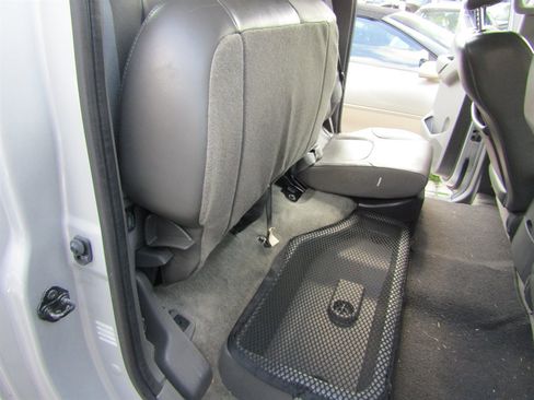 Used 2012 Nissan Frontier SL w/ Moonroof Pkg image 6