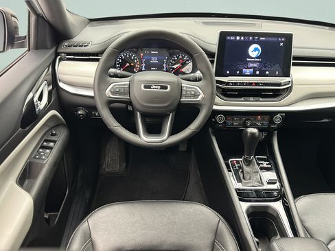 Used 2025 Jeep Compass Limited AWD/4WD image 11