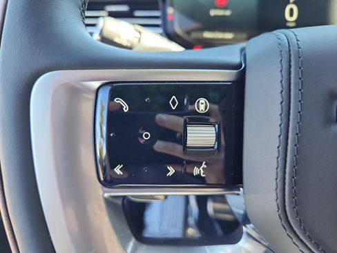 New 2025 Land Rover Range Rover SE image 19