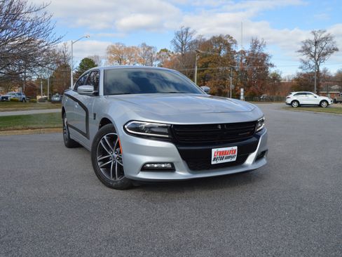 Used 2019 Dodge Charger SXT w/ Driver Confidence Group image 2