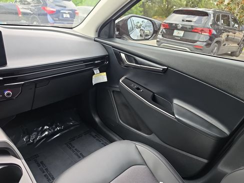 Certified 2025 Kia EV6 Light RWD image 29
