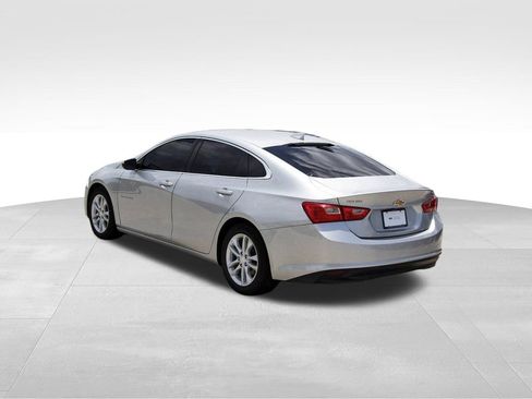 Used 2017 Chevrolet Malibu LT FWD image 3