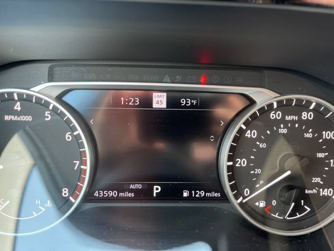 Used 2023 Nissan Pathfinder SL AWD/4WD image 16