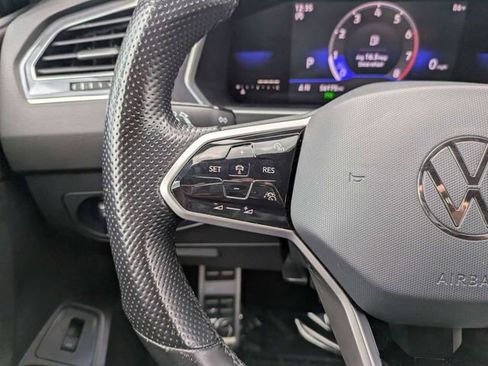 Certified 2022 Volkswagen Tiguan SE R-Line FWD image 27