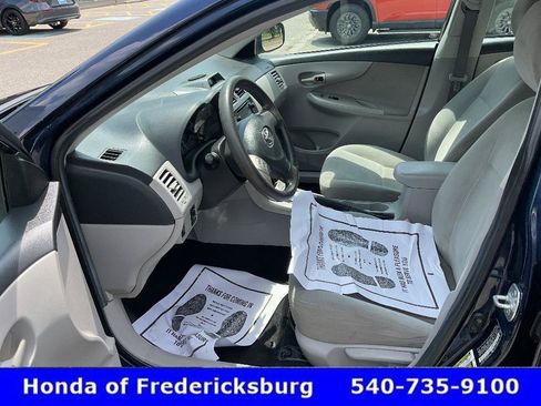 Used 2013 Toyota Corolla LE FWD image 25