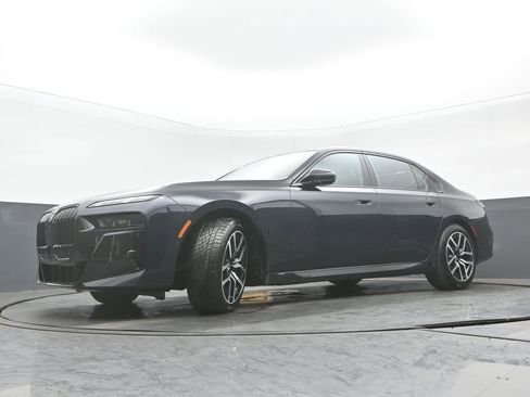 Used 2023 BMW 760i xDrive w/ Executive Package AWD/4WD image 33