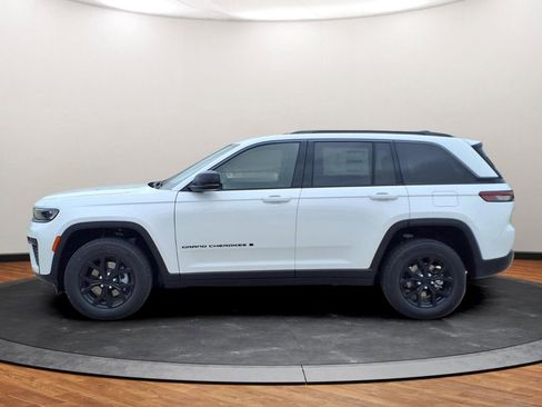 New 2026 Jeep Grand Cherokee Altitude AWD/4WD image 11