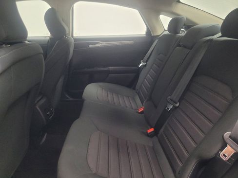 Used 2020 Ford Fusion SE FWD image 18