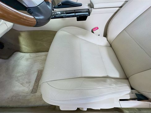 Used 2014 Lexus ES 300h w/ Luxury Package w/Bamboo Trim FWD image 19