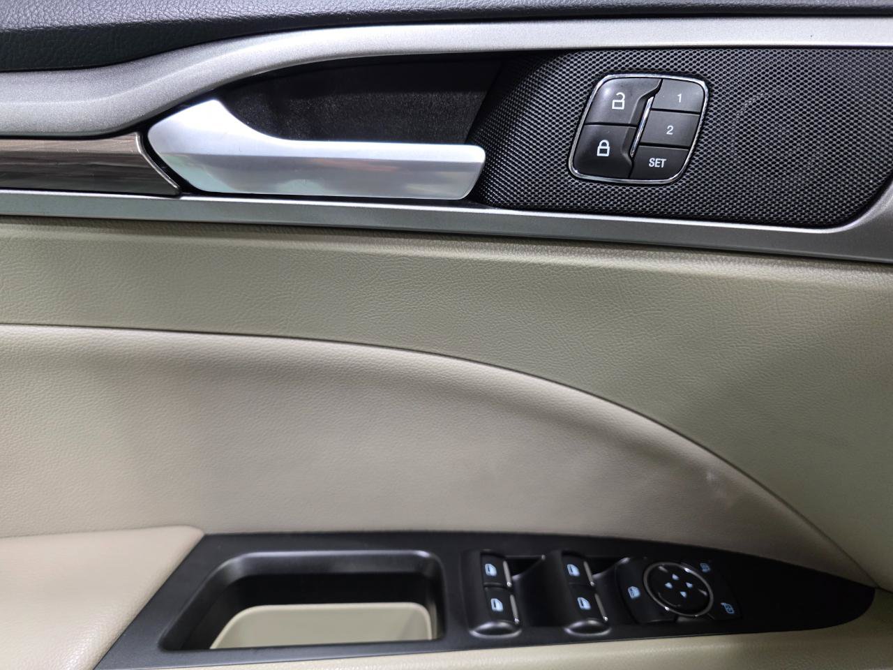 Used 2019 Ford Fusion SEL FWD image 18