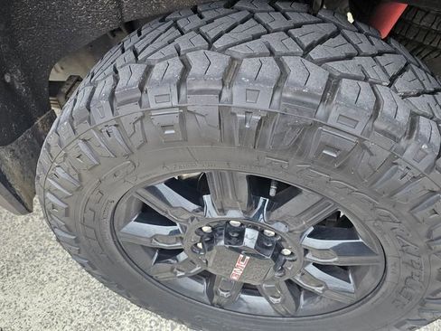 Used 2024 GMC Sierra 2500 AT4 w/ AT4 Premium Plus Package image 6