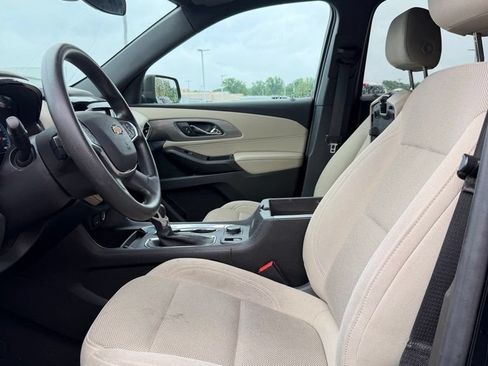 Used 2023 Chevrolet Traverse LS FWD image 12