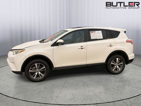 Used 2018 Toyota RAV4 XLE FWD image 3